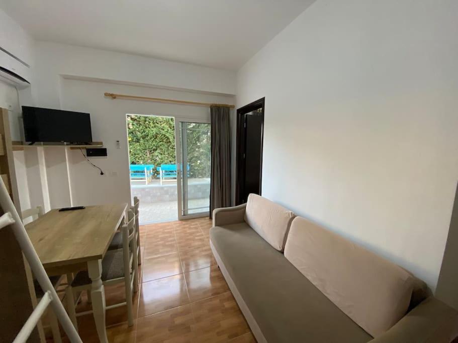 كساميل Guesthouse Xhimi المظهر الخارجي الصورة